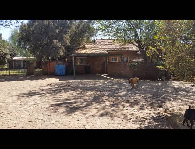 3 bed property to rent in POMONA AH